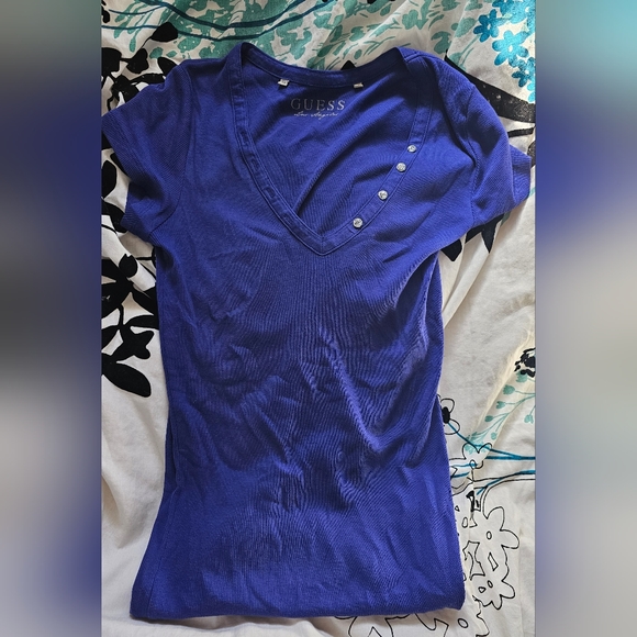 Guess top - Picture 1 of 3